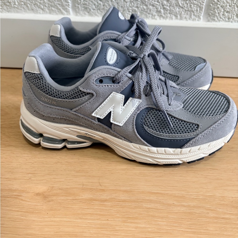 New Balance 2002R Grey Mesh Suede Sneakers 6.5W/4.5Kids Worn Once - Picture 2 of 9